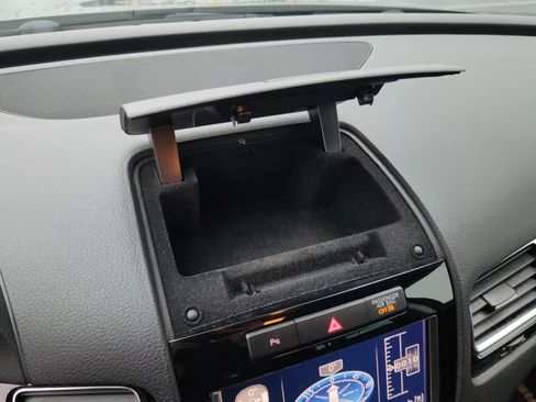 Used 2012 Volkswagen Touareg Sport image 15