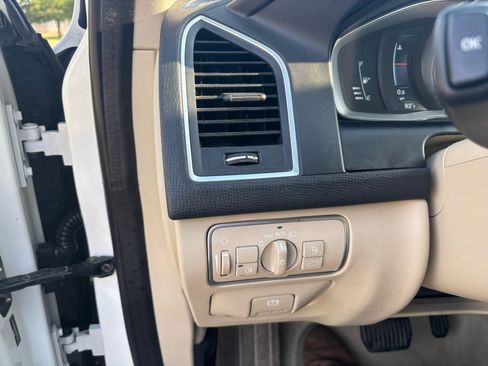 Used 2015 Volvo XC60 T6 w/ Proximity Package image 10