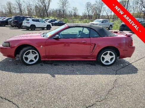 Used 2002 Ford Mustang Convertible RWD image 6