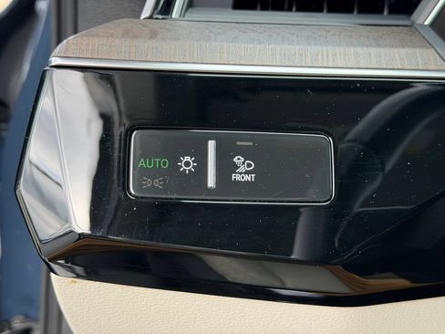 Certified 2024 Audi Q8 e-tron Premium Plus w/ Premium Plus Package AWD/4WD image 37