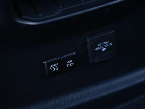 Used 2024 Toyota Tundra Limited image 31