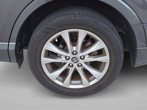 Used 2017 Toyota RAV4 Platinum FWD image 9