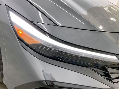 Used 2025 Hyundai Elantra SEL image 28