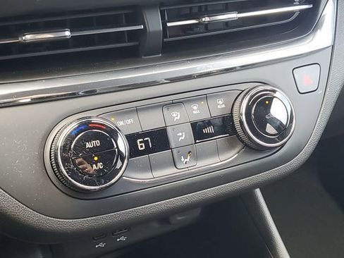 Certified 2025 Buick Envista Sport Touring w/ Advanced Safety Package FWD image 19