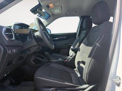 Used 2026 Chevrolet TrailBlazer LT FWD image 2
