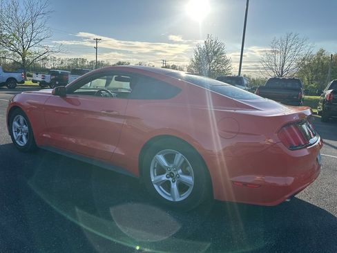 Used 2016 Ford Mustang Coupe image 4
