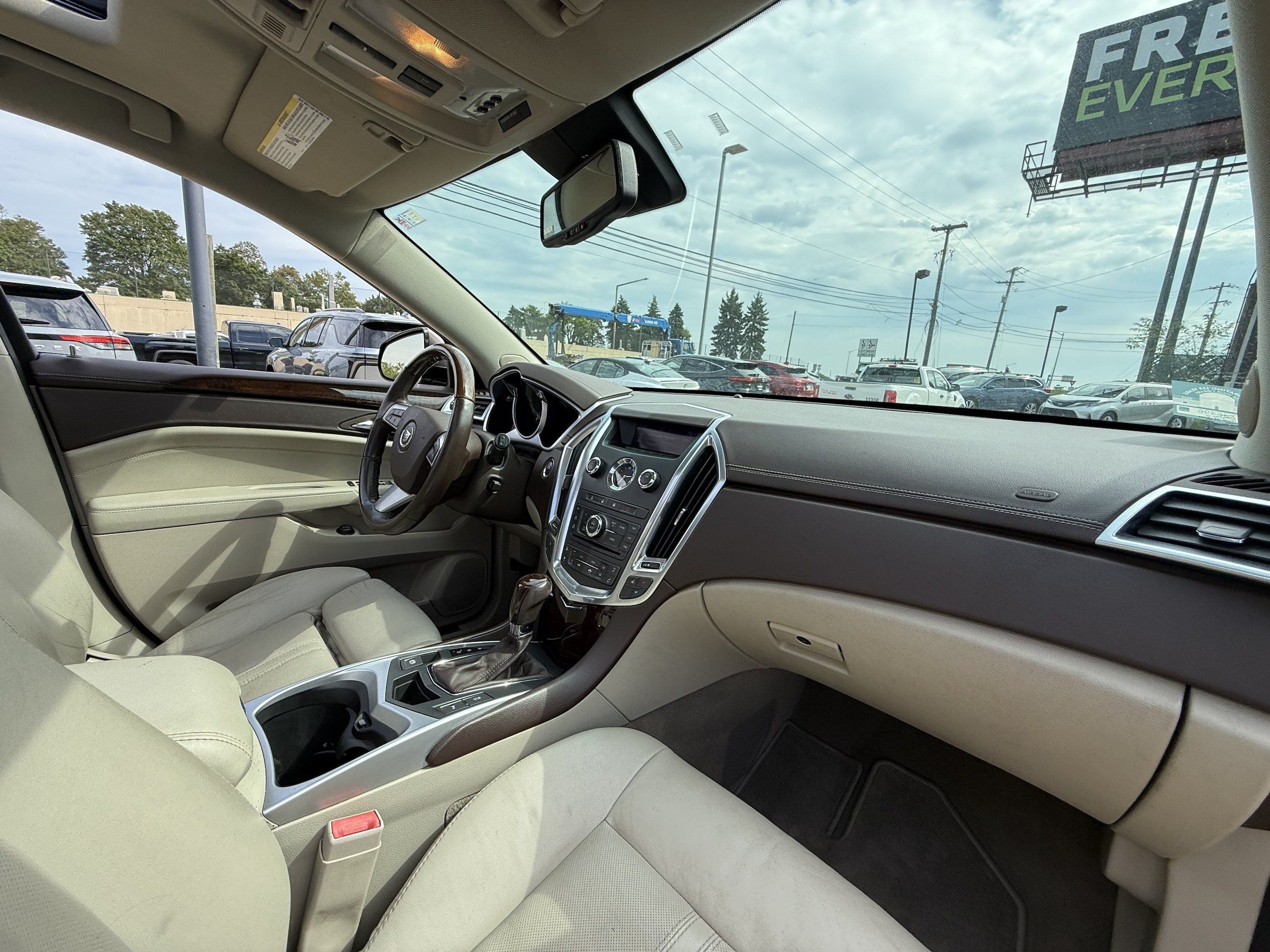 Used 2011 Cadillac SRX Luxury FWD image 21