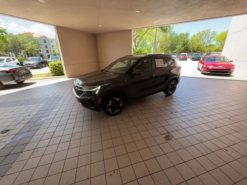 Used 2025 Kia Seltos S FWD image 16