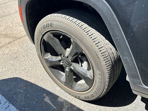 Used 2023 Jeep Grand Cherokee Altitude RWD image 15