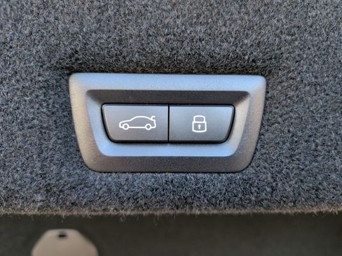 Certified 2025 BMW 760i xDrive w/ Executive Package image 39