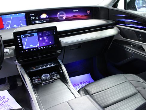 Used 2024 Lincoln Nautilus Reserve image 19