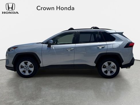 Used 2019 Toyota RAV4 XLE AWD/4WD image 2