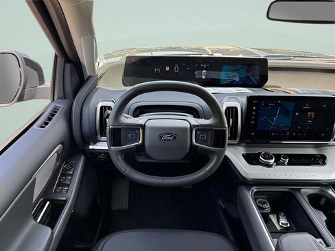 Used 2025 Ford Expedition Max Active AWD/4WD image 7