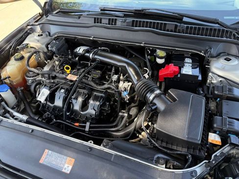 Used 2015 Ford Fusion SE FWD image 10