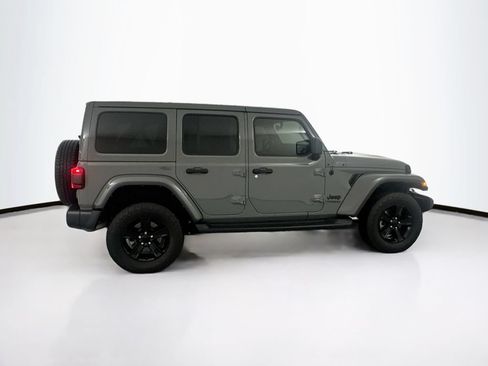 Used 2022 Jeep Wrangler Unlimited Sahara AWD/4WD image 4