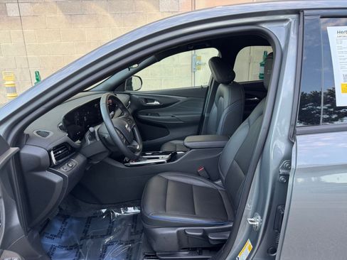 Used 2025 Buick Envista Sport Touring image 25