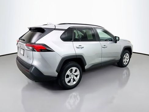 Used 2021 Toyota RAV4 LE image 7
