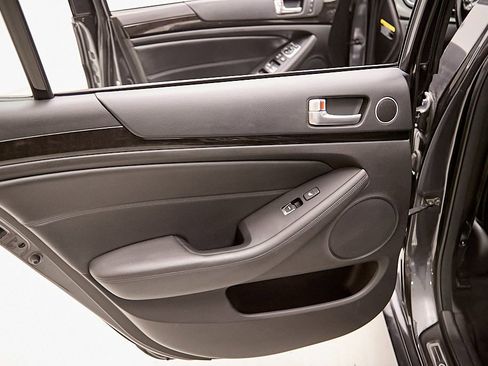 Used 2015 Kia Cadenza Premium w/ Technology Package image 27