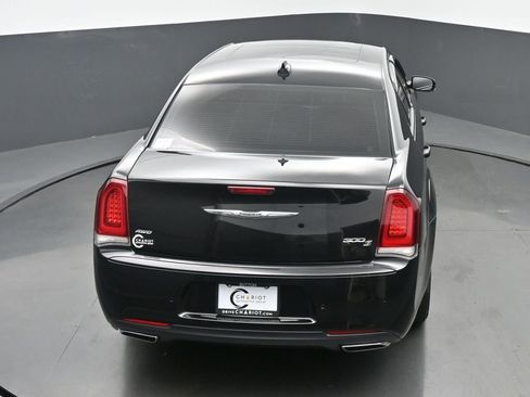 Used 2017 Chrysler 300 S w/ 300S Premium Group AWD/4WD image 40
