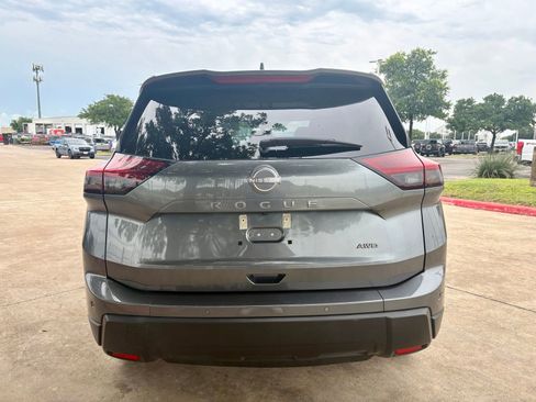 Used 2025 Nissan Rogue SV AWD/4WD image 4