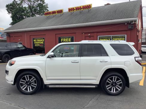 Used 2016 Toyota 4Runner Limited image 4