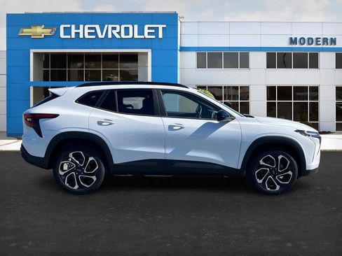 New 2026 Chevrolet Trax RS w/ Sunroof Package image 4