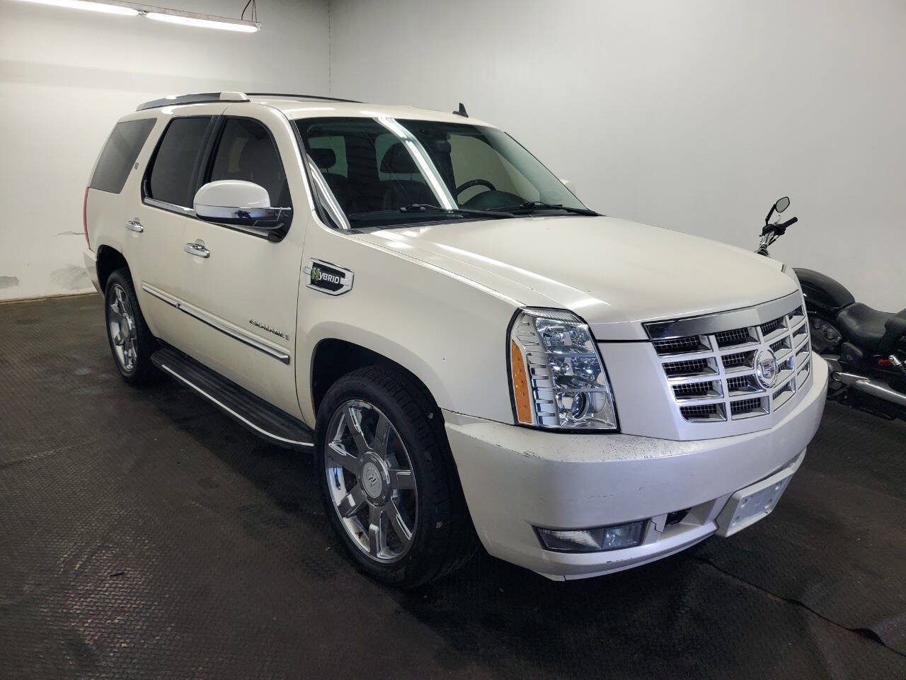 Used 2009 Cadillac Escalade 4WD Hybrid image 3