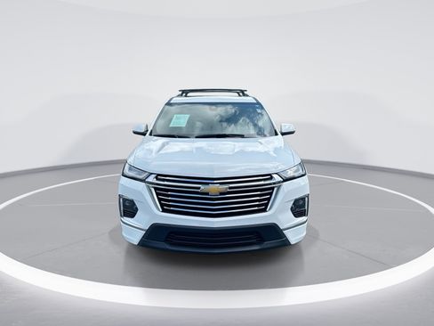 Used 2023 Chevrolet Traverse Premier FWD image 3