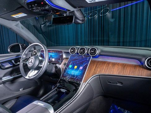 New 2025 Mercedes-Benz GLC 300 image 4