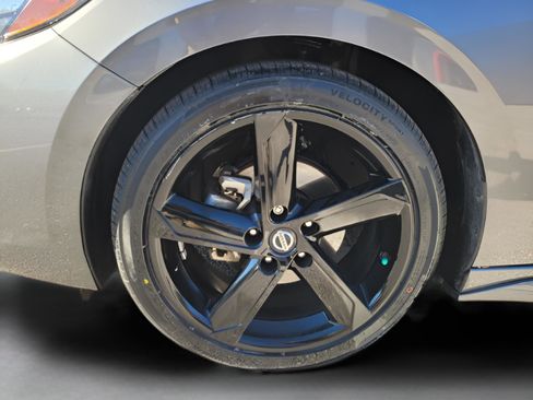 Certified 2022 Nissan Sentra SR w/ Midnight Edition image 34