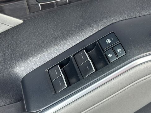 Used 2022 Toyota Highlander Limited image 17