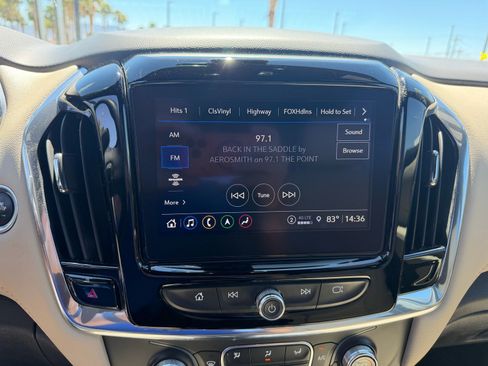 Used 2022 Chevrolet Traverse LT w/ LT Premium Package FWD image 10