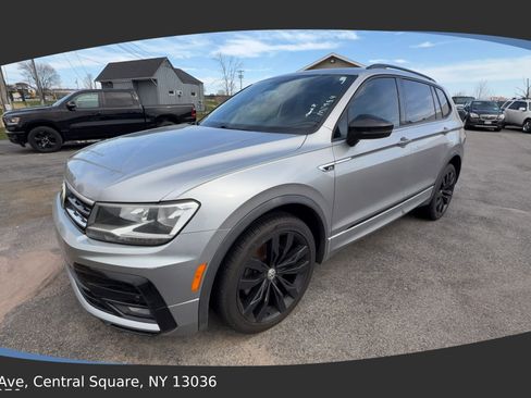 Used 2020 Volkswagen Tiguan SE R-Line FWD image 2