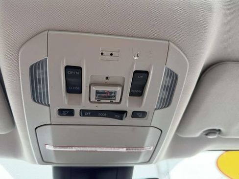 Used 2021 Toyota Highlander XLE AWD/4WD image 33