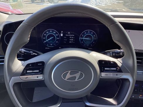 Used 2025 Hyundai Elantra SEL image 32