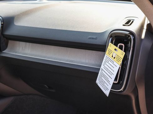 New 2026 Volvo XC40 B4 Plus w/ Climate Package image 18