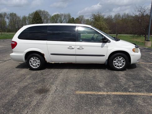 Used 2003 Dodge Grand Caravan Sport image 2