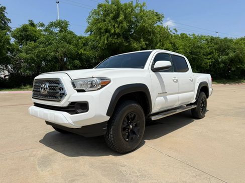 Used 2017 Toyota Tacoma TRD Off-Road w/ Tow Package (A/T) AWD/4WD image 2