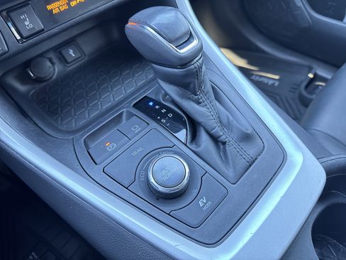 Used 2020 Toyota RAV4 XSE image 22