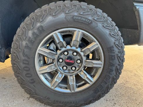 Used 2024 GMC Sierra 1500 AT4X image 8