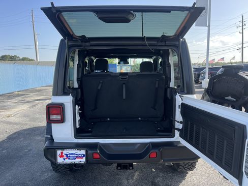 Used 2024 Jeep Wrangler Sport AWD/4WD image 5