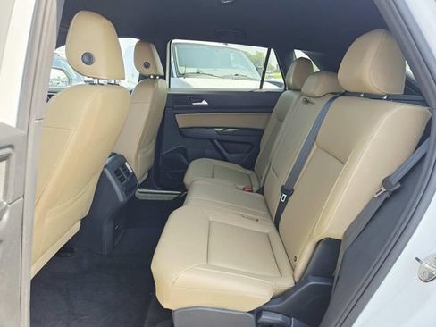 Used 2020 Volkswagen Atlas Cross Sport SE w/ Towing Package AWD/4WD image 9