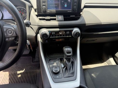 Used 2022 Toyota RAV4 LE AWD/4WD image 25