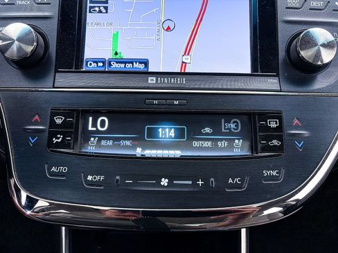 Used 2013 Toyota Avalon Limited w/ Technology Pkg FWD image 19