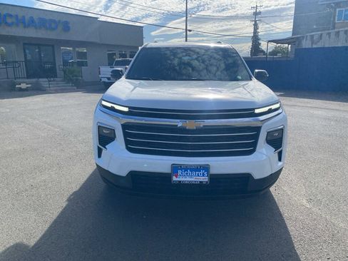 Used 2026 Chevrolet Traverse LT image 12