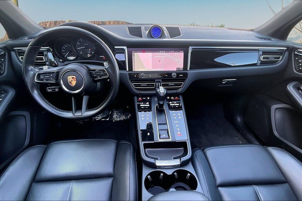 Used 2024 Porsche Macan AWD/4WD image 16