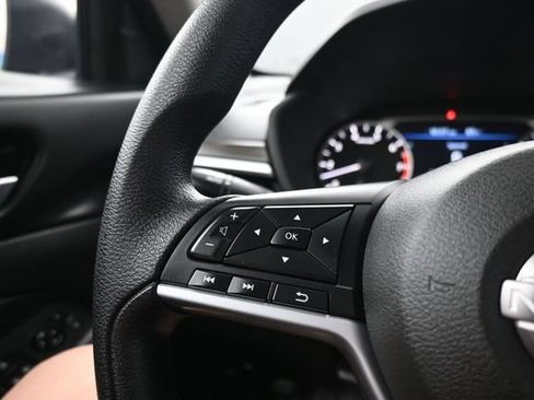 Used 2025 Nissan Altima 2.5 SV FWD image 14