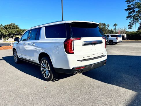 Used 2021 GMC Yukon XL Denali w/ Denali Premium Package image 7