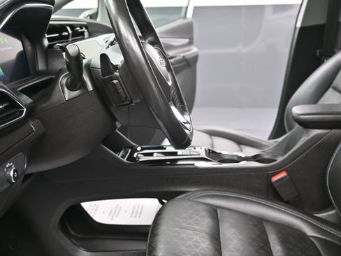 Used 2023 Chevrolet Bolt LT w/ Infotainment Package image 29