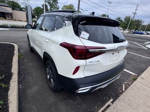 Used 2023 Kia Seltos S w/ Navigation Package AWD/4WD image 3